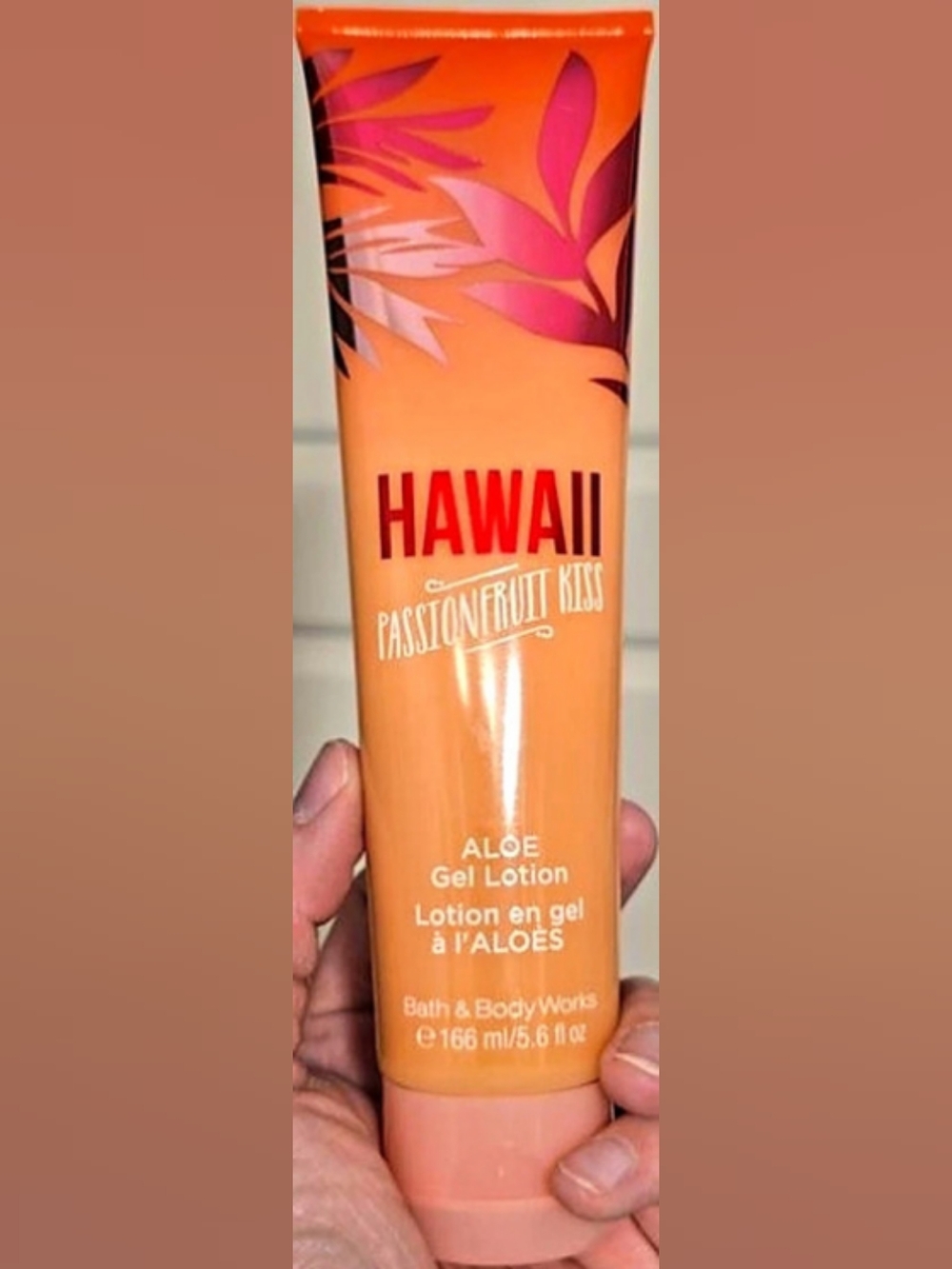 Bath & Body Works - Hawaii Passionfruit Kiss Aloe Gel Lotion, 5.6 fl Oz, Rare